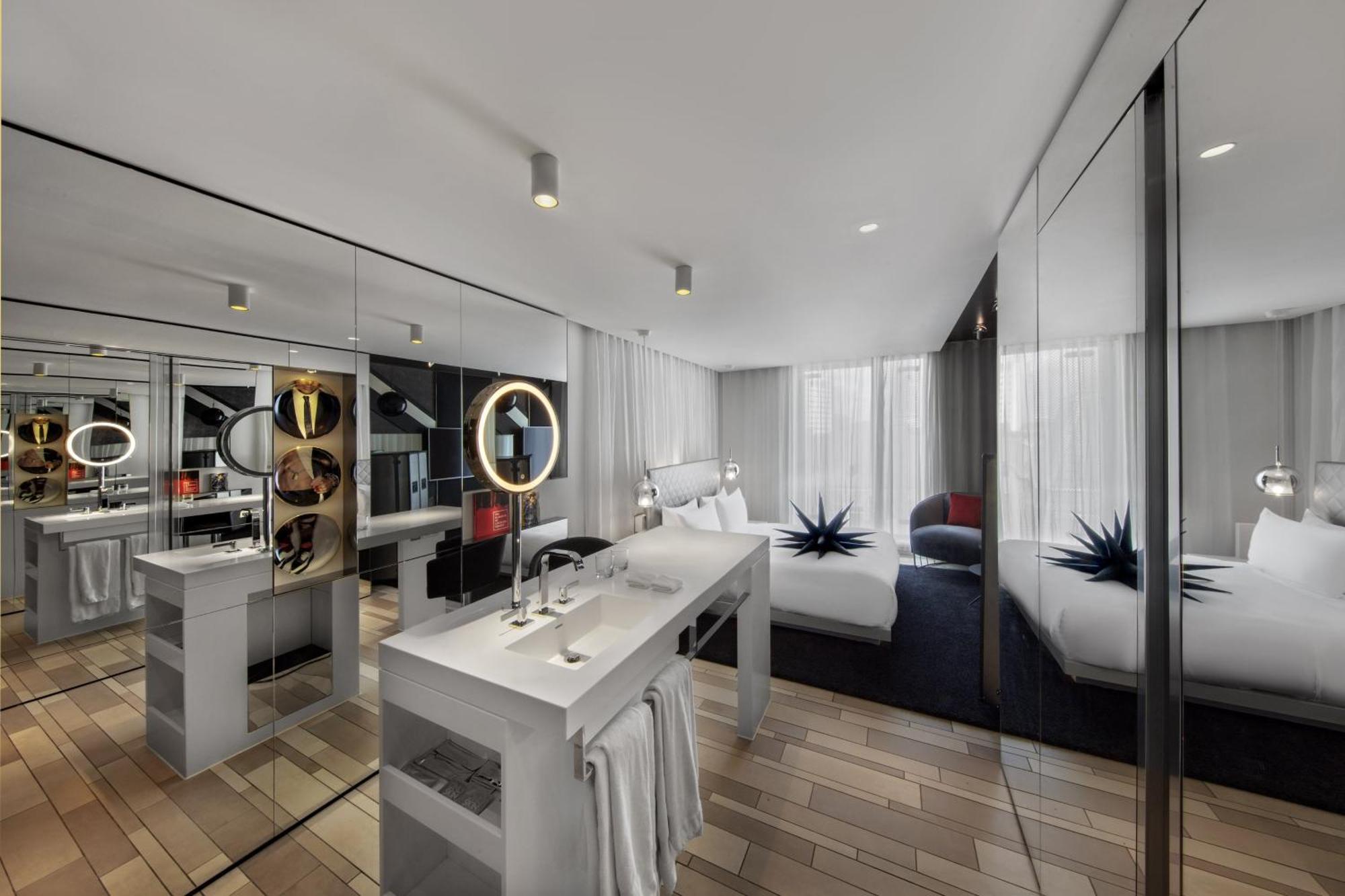 Deluxe King Room High Floor