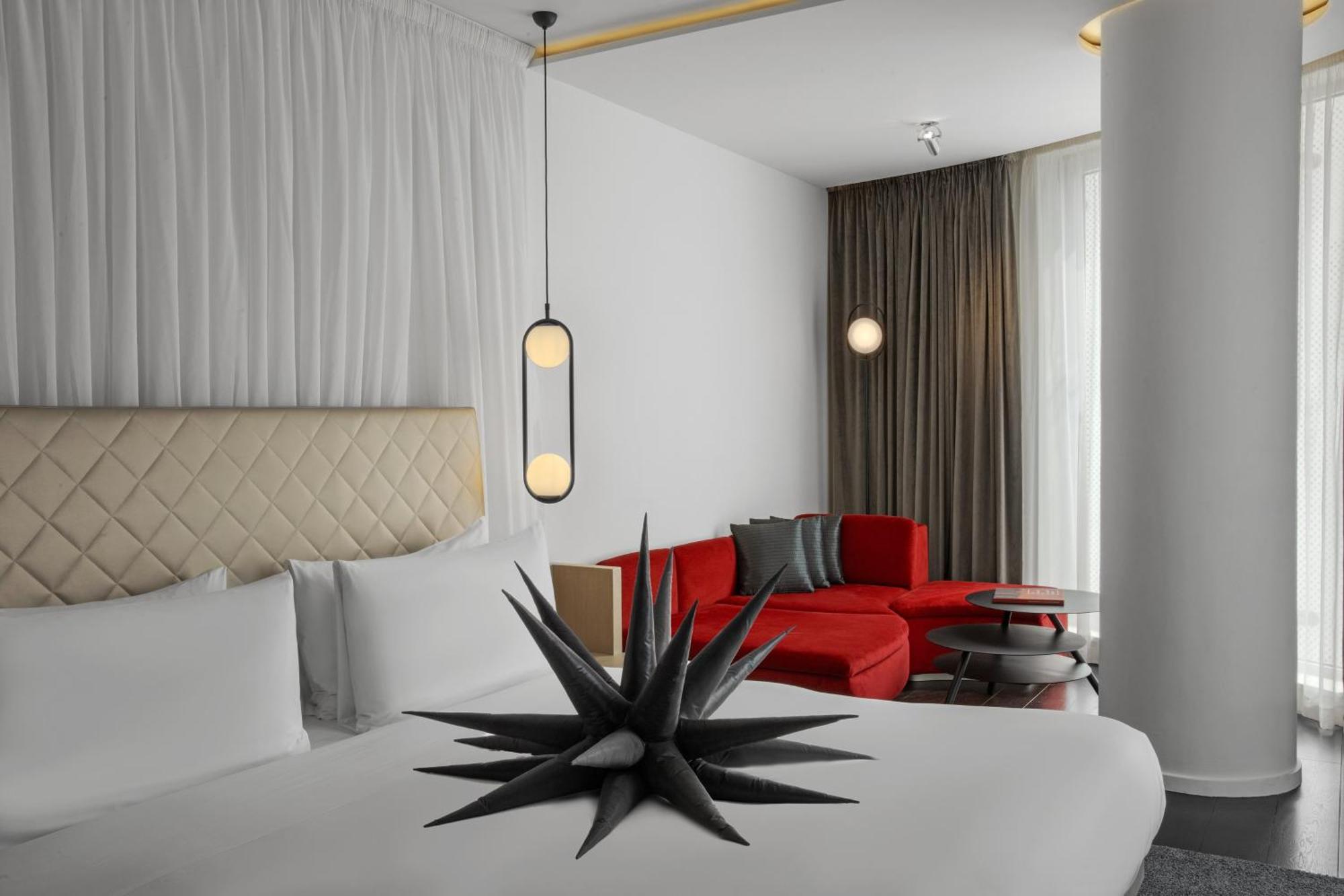 Corner Suite One King Bed Separate Bath