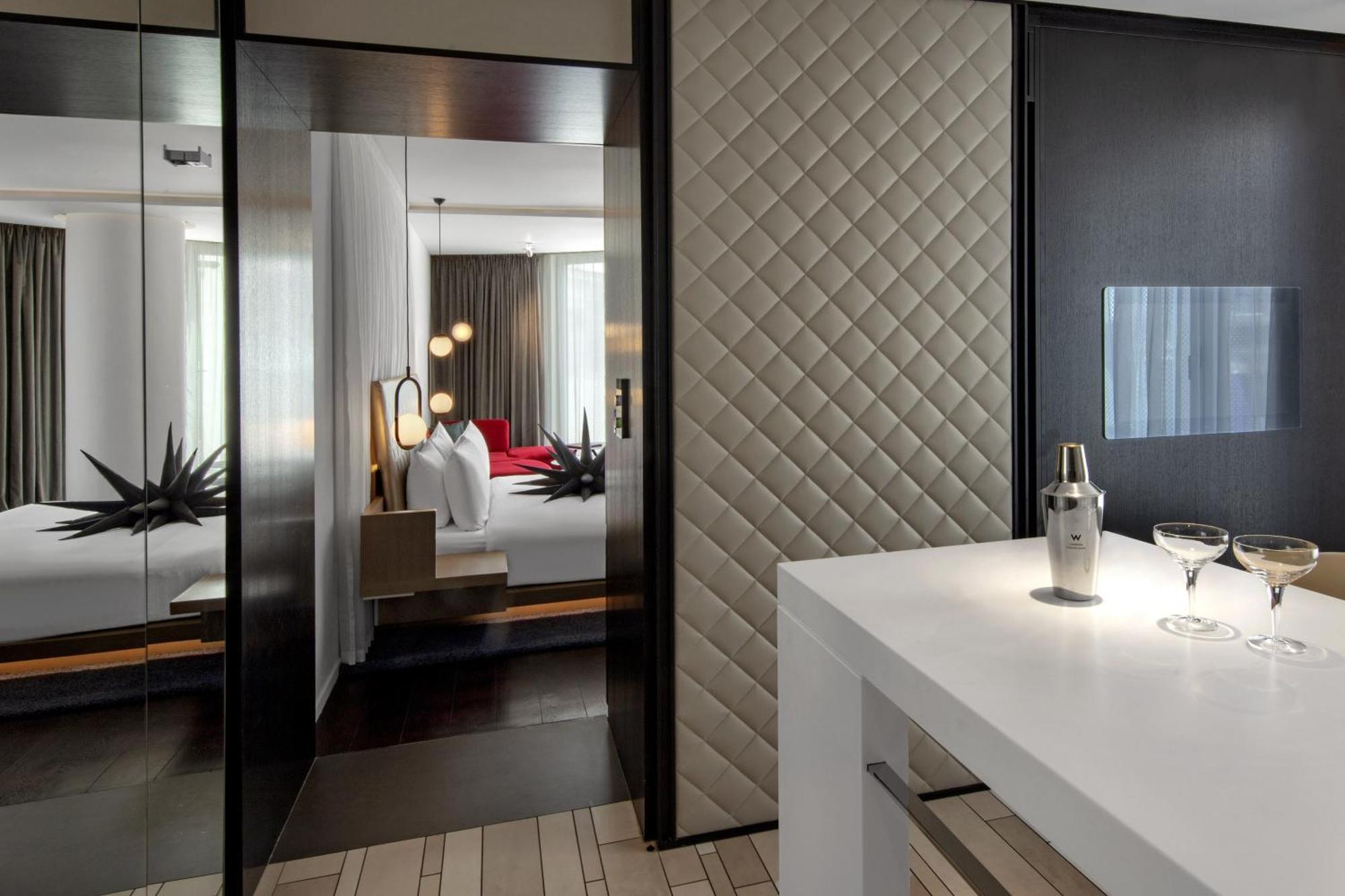 Corner Suite One King Bed Separate Bath
